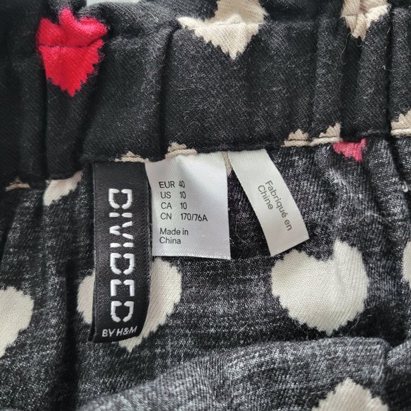 Black mini skirt with hearts print - Picture 3 of 4